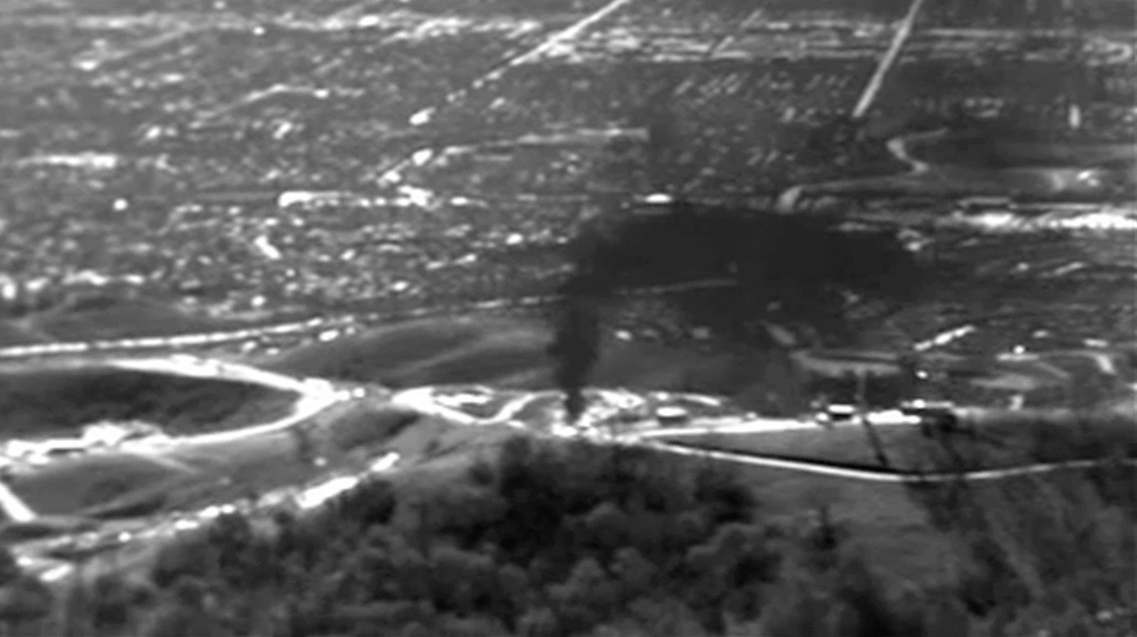 A dark plume drifts into the sky. In 2015, EDF flew over the Aliso Canyon gas leak with an infrared camera to document the pollution.